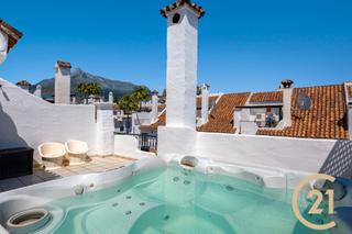 Casa adossada a Urbanización los naranjos de marbella 399. Oportunidad de inversión en urb. los naranjos de marbella