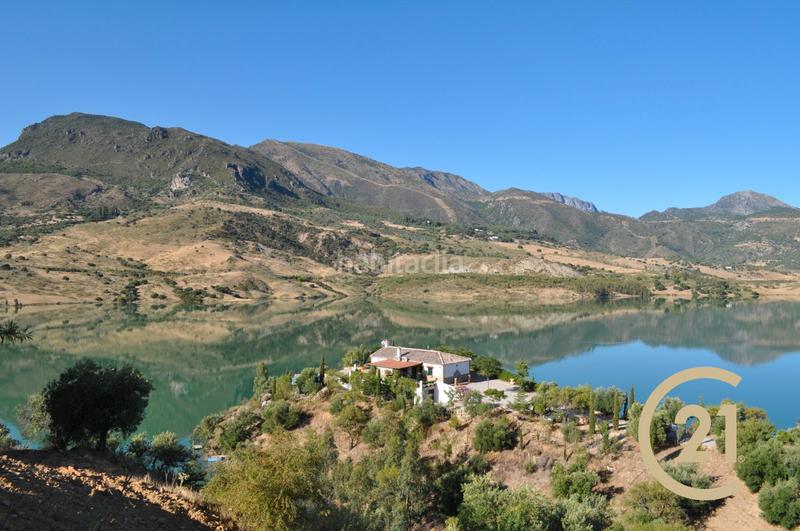 Foto 4acd81fe-e4ff-4088-b3ee-d13911934c15. Chalet en calle veterin 10 finca rústica con piscina y vistas al pantano – lista para entrar a vivir en Gastor (El)