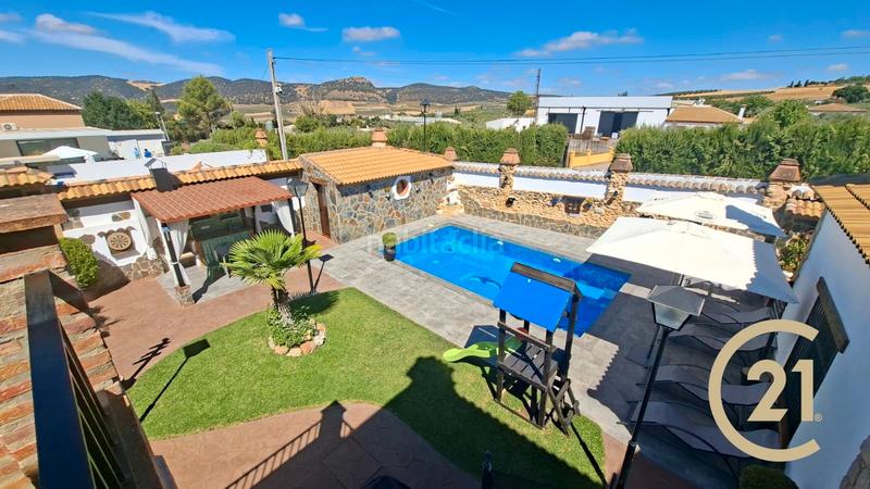 Foto 2658852f-9f14-4ca4-aed6-ee4e08639c49. Chalet dans urbanización los arroyos 20 dans Arriate