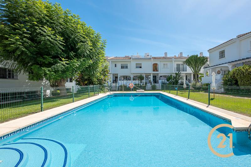 Foto 1811480b-1e91-4834-b2b1-2d64e1579fcb. Maison jumelée dans calle comunidad san javier 28 dans Marbella