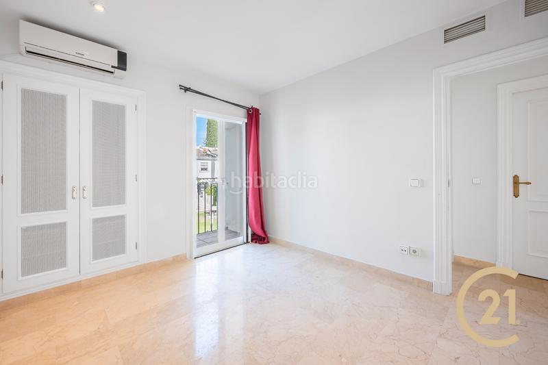 Foto 3f332970-eabb-4329-813e-150d33758e12. Maison jumelée dans calle comunidad san javier 28 dans Marbella