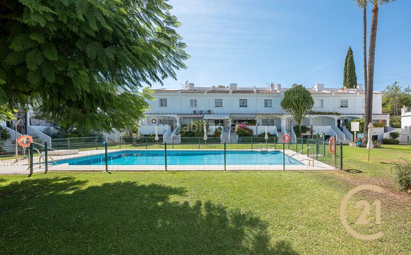 Foto 6ab63894-ee79-40db-8b52-4ec21746723f. Maison jumelée dans calle comunidad san javier 28 dans Marbella