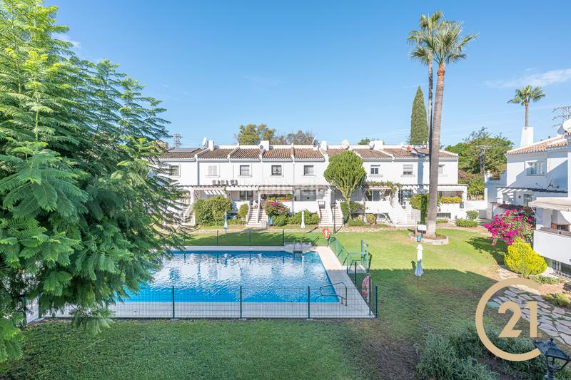 Foto 6d2b51ca-5dbf-4e76-a301-90a5fa8f84f2. Maison jumelée dans calle comunidad san javier 28 dans Marbella