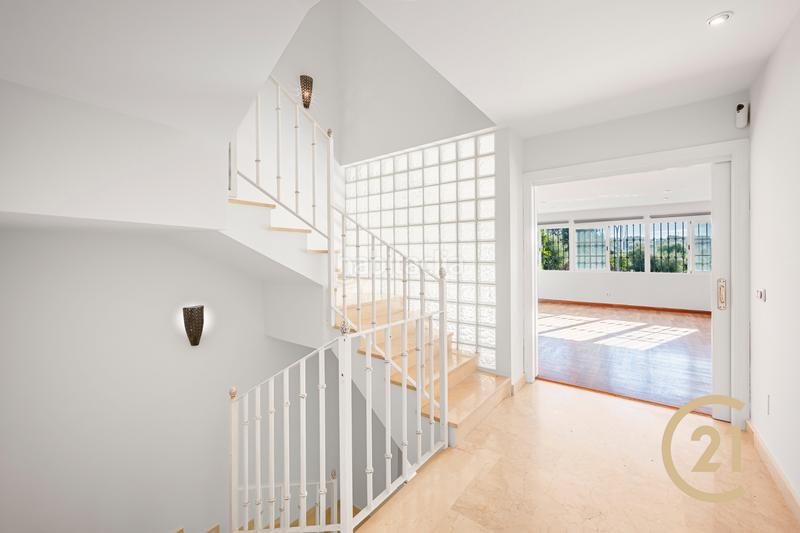 Foto aee408c8-becc-42d5-892d-575cbd0151ac. Maison jumelée dans calle comunidad san javier 28 dans Marbella