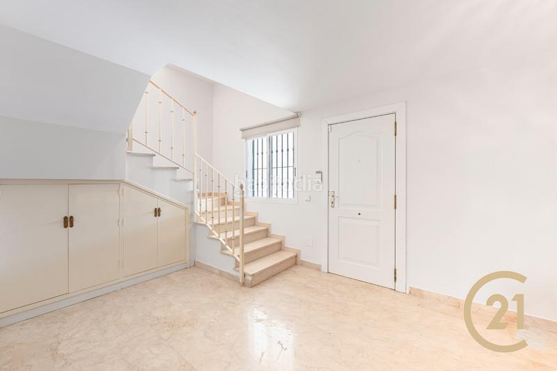 Foto b363523e-84a4-467f-abf6-c886c5761527. Maison jumelée dans calle comunidad san javier 28 dans Marbella