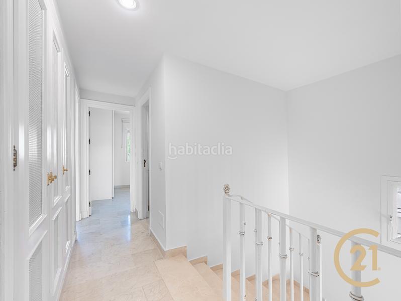 Foto b78fc53b-0ae6-4a44-af55-147dc57d7221. Maison jumelée dans calle comunidad san javier 28 dans Marbella