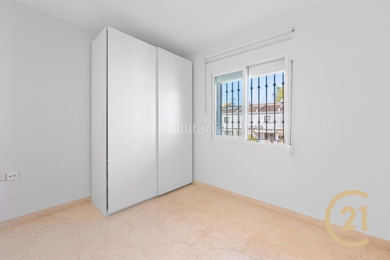 Foto c1010d1a-0870-4cb8-9a25-8b14b249e812. Maison jumelée dans calle comunidad san javier 28 dans Marbella