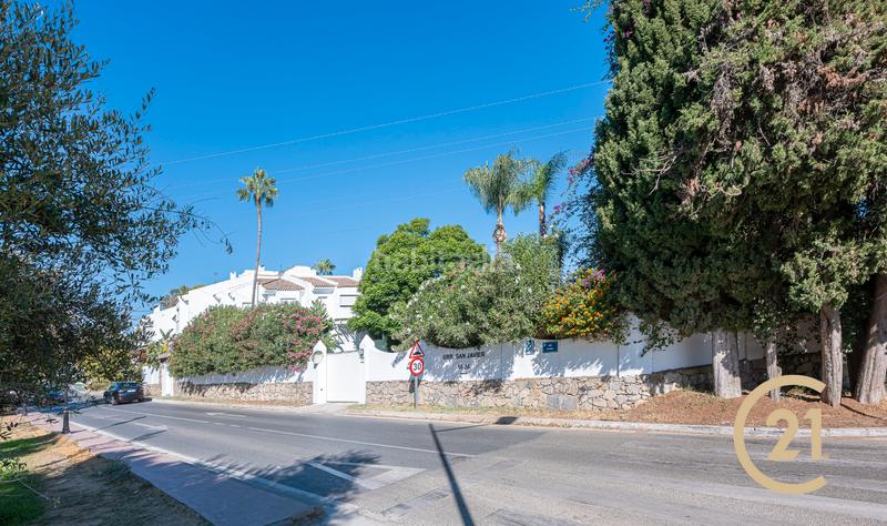 Foto fb0ce71b-b812-427a-bbbc-2d1a994d2419. Maison jumelée dans calle comunidad san javier 28 dans Marbella