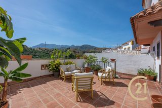 Casa adosada  Calle hernandez de la fuente 17. Casa adosada de 4 habitaciones con piscina privada, gran sótano