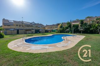 Casa adossada  Calle sierra morena 18. Descubre este magnífico chalet adosado de dos plantas