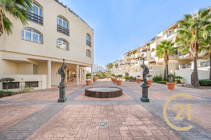 Foto 00a7b3b0-af7e-41c0-a5e8-604ad6086474. Edifici a calle caserío 4 a Paraiso - Barronal Estepona