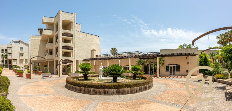 Foto 05d8a2a1-6eb8-4d54-8e47-959191dcea06. Edifici a calle caserío 4 a Paraiso - Barronal Estepona