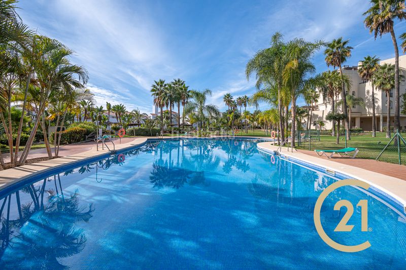 Foto 0fa93c3b-f392-4991-8979-3c315e8f5d62. Edifici a calle caserío 4 a Paraiso - Barronal Estepona