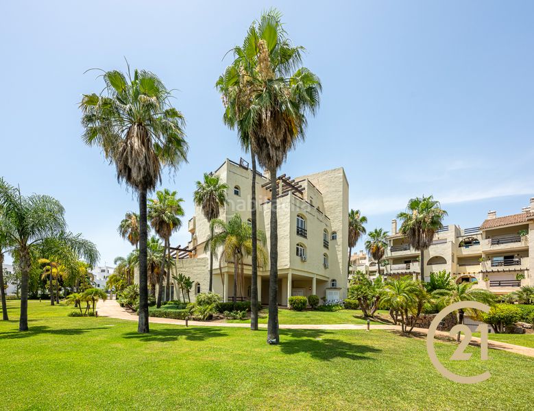 Foto 41aa8daa-81b4-4238-8781-ca10774c7263. Edifici a calle caserío 4 a Paraiso - Barronal Estepona