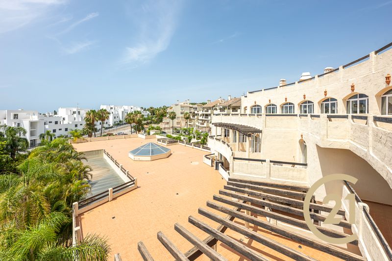 Foto c5a1f2fc-6b06-4a2d-aab8-ff6b05e5df30. Edifici a calle caserío 4 a Paraiso - Barronal Estepona