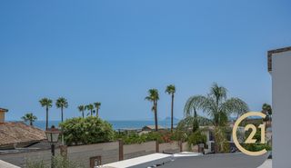 Maison  Urbanización invespania 24. Exclusivo chalet independiente con piscina y espectaculares vist