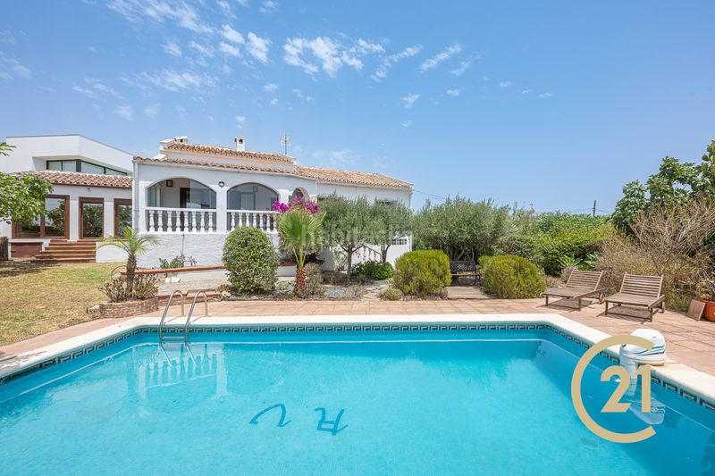 Foto 451f95a7-a495-4102-a88d-d234b5fc140a. Casa amb xemeneia aparcament piscina a Torreguadiaro-San Diego Sotogrande