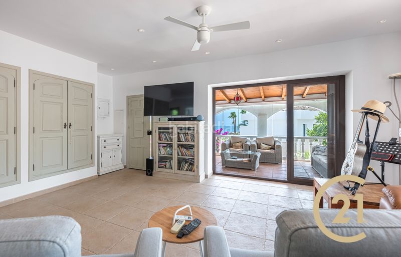 Foto 5ceeb810-44bf-4a82-a86f-727b312ded8a. Casa amb xemeneia aparcament piscina a Torreguadiaro-San Diego Sotogrande