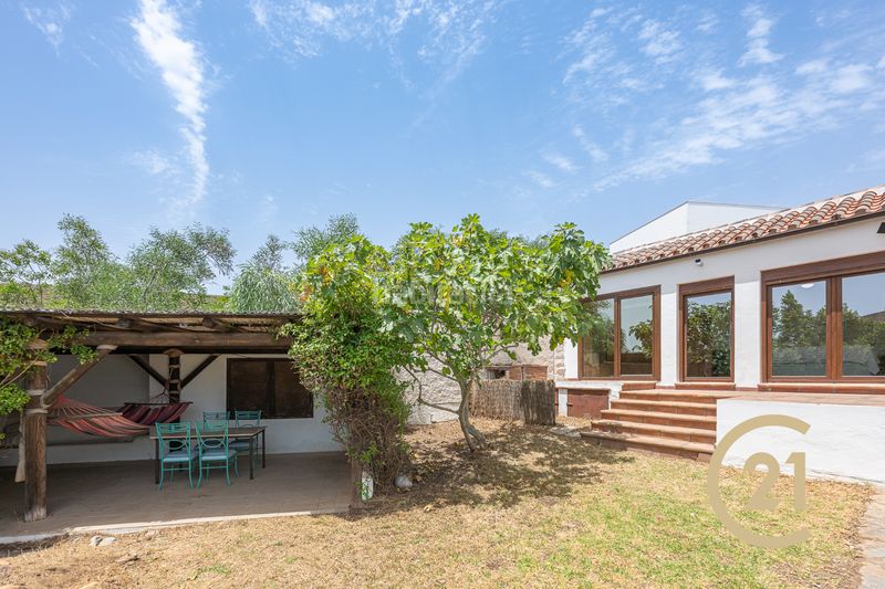 Foto 6235f0f3-eefe-4dfa-9725-32c1b4f5bff4. Casa amb xemeneia aparcament piscina a Torreguadiaro-San Diego Sotogrande