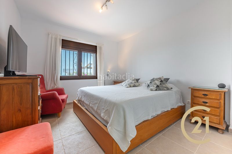 Foto 9800ef15-2dc8-4e1a-a957-7b3929fe0d76. Casa amb xemeneia aparcament piscina a Torreguadiaro-San Diego Sotogrande