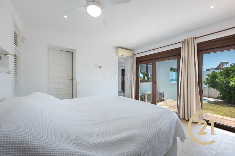 Foto bd3fa6da-f03a-41c3-84d1-4855733dc2cc. Casa amb xemeneia aparcament piscina a Torreguadiaro-San Diego Sotogrande