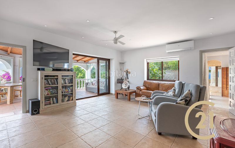 Foto be81b84a-f626-4ac9-b734-6526186ced6e. Casa amb xemeneia aparcament piscina a Torreguadiaro-San Diego Sotogrande