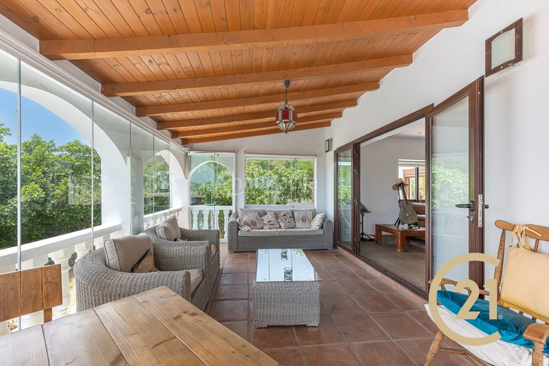 Foto c1dd598b-208a-422c-8315-a2663fcf4ebb. Casa amb xemeneia aparcament piscina a Torreguadiaro-San Diego Sotogrande