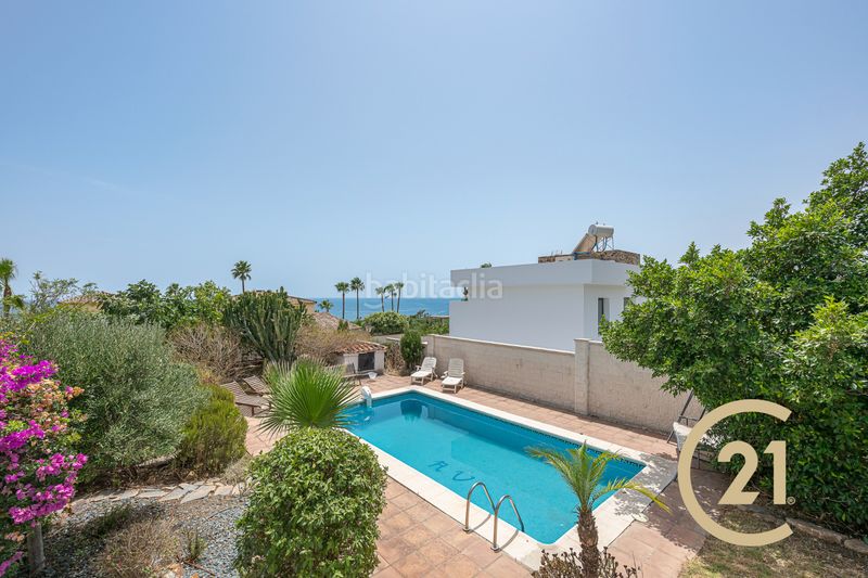 Foto c6737544-f871-4b2c-bbdb-41c2d2d111a1. Casa amb xemeneia aparcament piscina a Torreguadiaro-San Diego Sotogrande