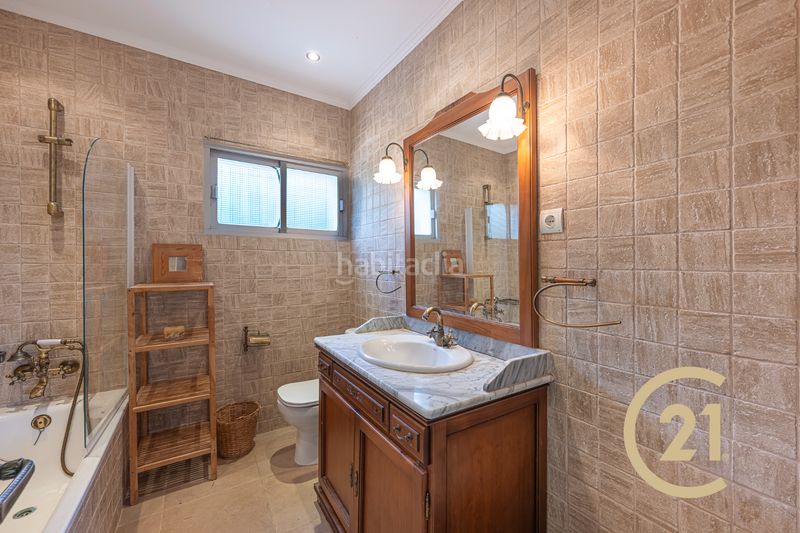 Foto dd3e1594-a8ab-411b-bd20-a02e871bcebc. Casa amb xemeneia aparcament piscina a Torreguadiaro-San Diego Sotogrande