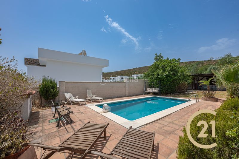 Foto e36a0c98-853d-4220-b16a-767e8d2afa36. Casa amb xemeneia aparcament piscina a Torreguadiaro-San Diego Sotogrande