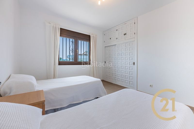Foto e9e9c687-21e8-4bd8-9d5e-8b438df217c0. Casa amb xemeneia aparcament piscina a Torreguadiaro-San Diego Sotogrande