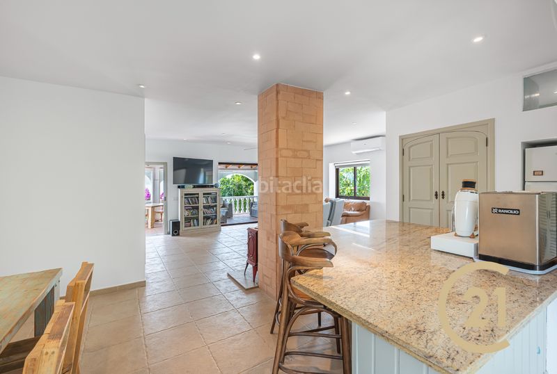 Foto f59d2290-ca8e-4afb-a749-b5961a8cc6d3. Casa amb xemeneia aparcament piscina a Torreguadiaro-San Diego Sotogrande