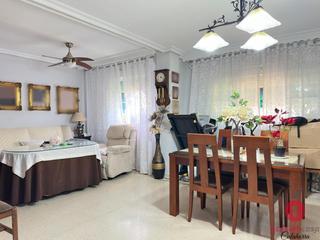 Appartement à Sector Sur. Piso  plaza de garaje  zona polígono guadalquivir