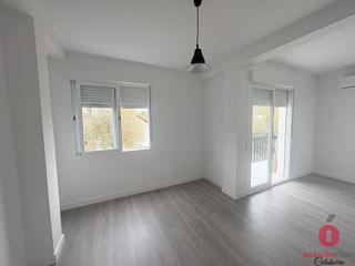 Flat in Ollerías - San Cayetano. Piso reformado en 2026  zona de ollerías  zumbacón