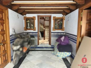 Casa a Campo de la Verdad - Miraflores. Gran casa haciendo esquina con local y garaje  zona baja campo d