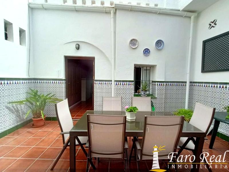 Foto c20a6157-5b85-485a-8b96-c02b0bc6c4ec. Casa amb aparcament a Ayuntamiento-Barrio Alto Sanlúcar de Barrameda