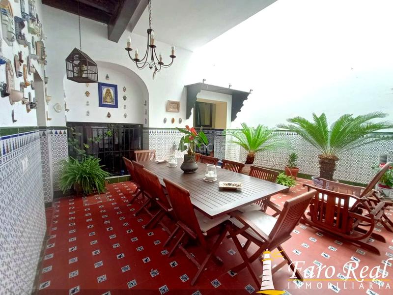 Foto dbc88bd3-8d99-4854-bf87-60c5db7842a3. Casa amb aparcament a Ayuntamiento-Barrio Alto Sanlúcar de Barrameda