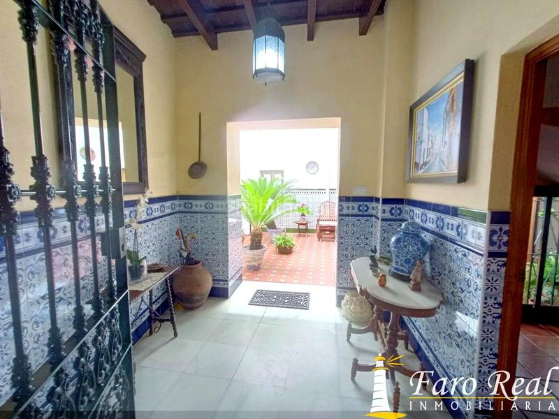 Foto f57e620e-6a6b-48ed-b864-67c45fc1c870. Casa amb aparcament a Ayuntamiento-Barrio Alto Sanlúcar de Barrameda