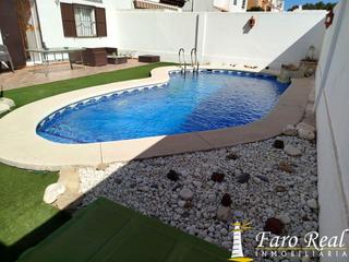 Casa aparellada a Bonanza-Avda de Huelva-Barrio Andalucia. Pareado en venta en avda. alandalus