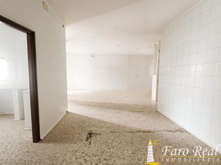 Local Comercial en Ayuntamiento-Barrio Alto. Locales en venta o alquiler en barrio alto