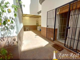 Piano terra in V Centenario-Piletas-Capuchinos. Piso con patios en zona centro