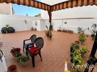 Rez-de-chaussée à Centro-Calzada-Cabo Noval. Piso con patio y garaje en zona cabo noval