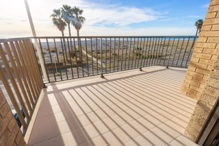 Piso en Playa. Amplia vivienda en primera l�nea de mar en el grao de burrianase