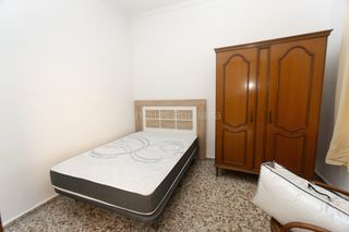 Miete Haus in Llombai. Casa de dos plantas de 80m cada una, y una terraza con lavadero.