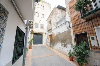 Maison à Artana. Encantadora casa antigua para reformar en el centro de artanaubi