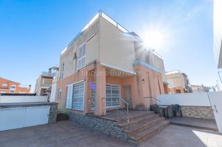 Xalet a Playa. Chalet pareado a solo 50 metros del mar con piscina privada y en