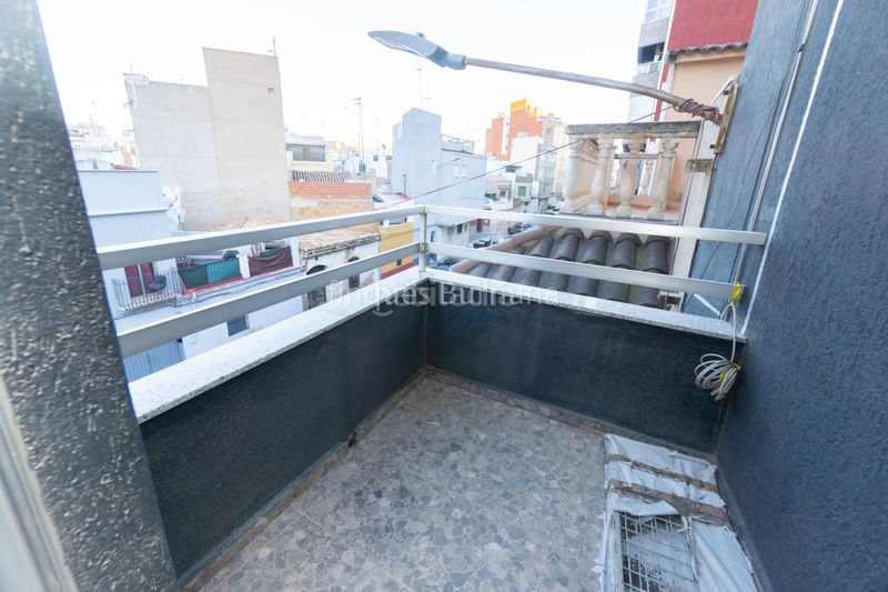 Foto 0a8880bd-4679-442a-bafd-de06fc18a8f5. Edifici a Llombai