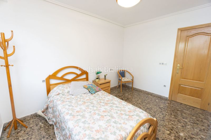 Foto 30cd888c-4813-4cb8-be37-ca534ee2f8c1. Edifici a Llombai