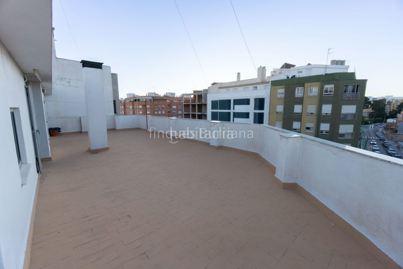 Foto 4cc75ddf-33ec-4c0a-bd74-d0604288464c. Edifici a Llombai