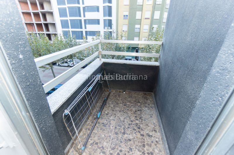 Foto bec10165-d2d2-4f60-a896-aed0cab110bf. Edifici a Llombai